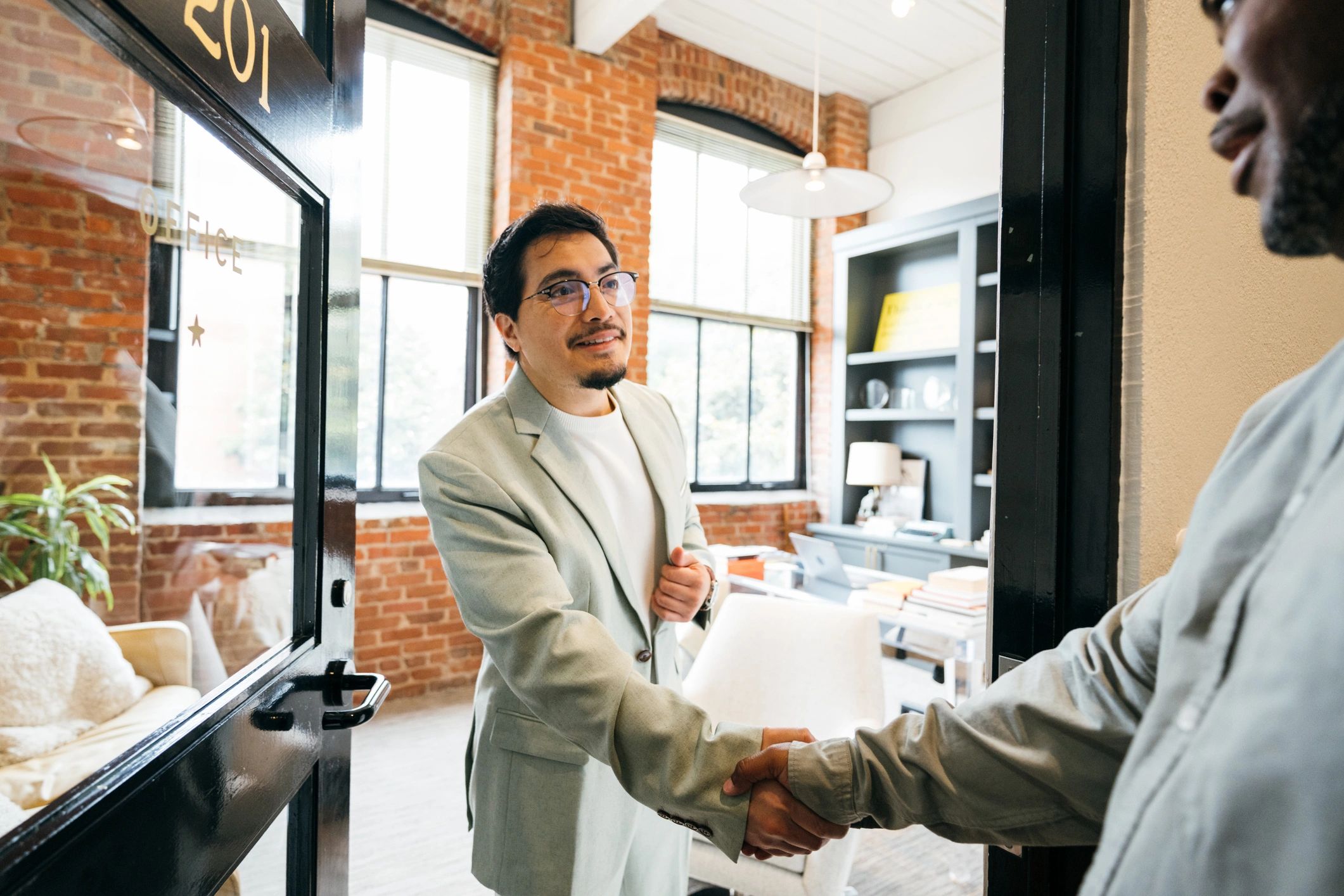 Advisor welcoming a client for a consultation